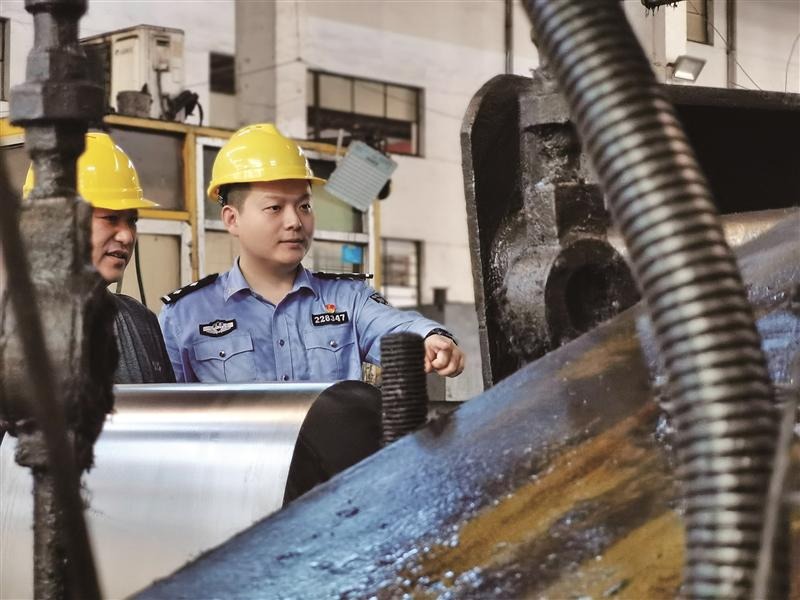 江阴公安“套餐式”服务助企健康发展