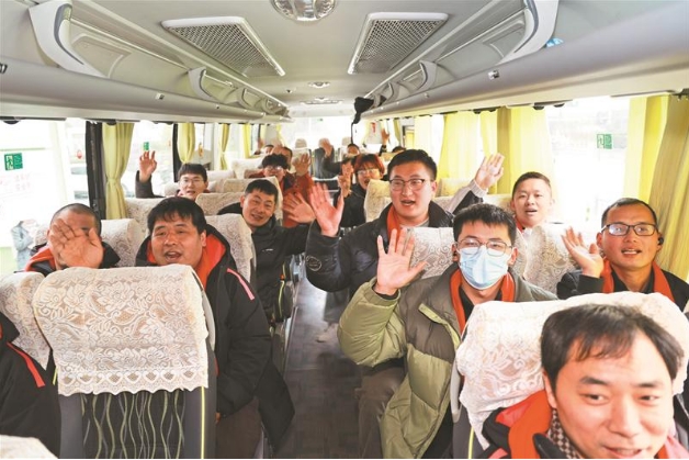 “欢迎回无锡，祝你们工作顺利” 35名员工“点对点”乘坐专车集中返岗