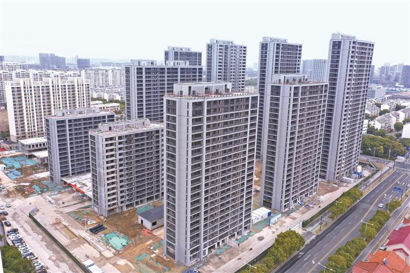今年46个项目助力民生改善、产业升级，城中村改造精塑城市